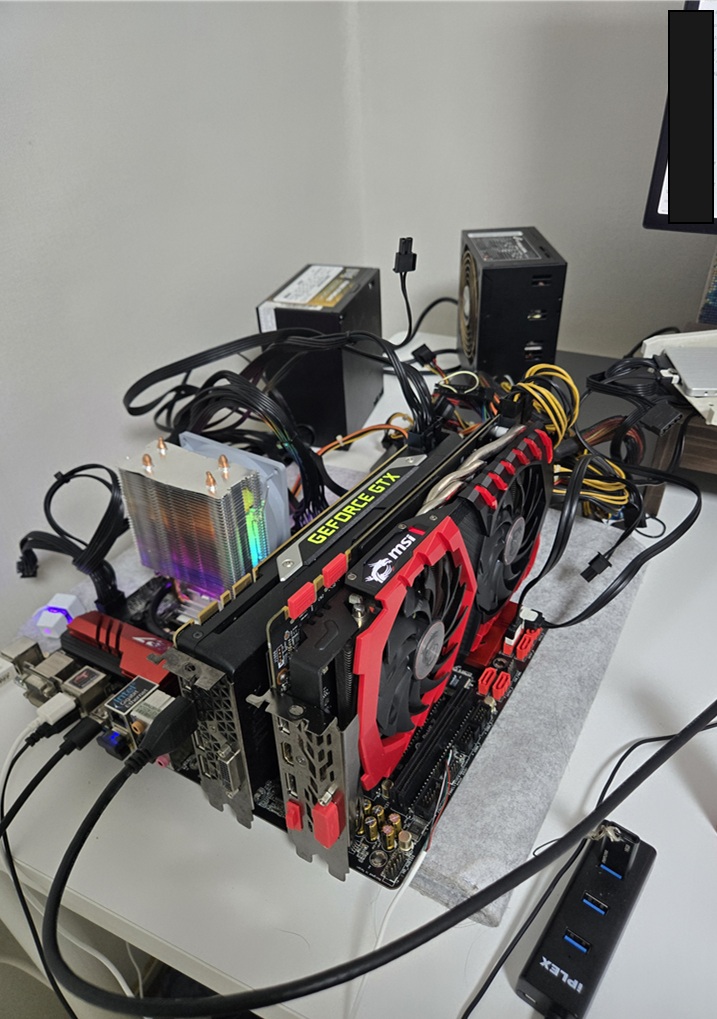 오픈 벤치에 올린 GPU 두 장